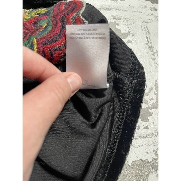 Chelsie & Violet Velvet Embroidery Roses Black T Shirt Top Size Large - Picture 7 of 8